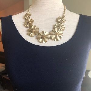 Golden flowers necklace